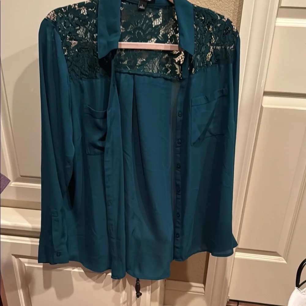 Green Lace Accent Blouse - Picture 6 of 6